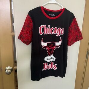 Hardwood Classics Mens Large Red Black Chicago Bulls Windy City Short Sleeve Tee